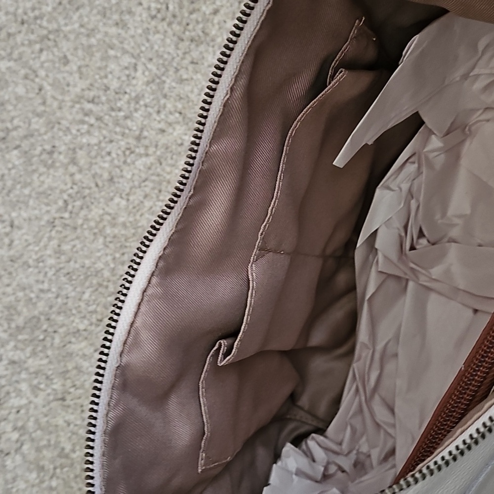 The Sak leather handbag in cream color. - Picture 5 of 6